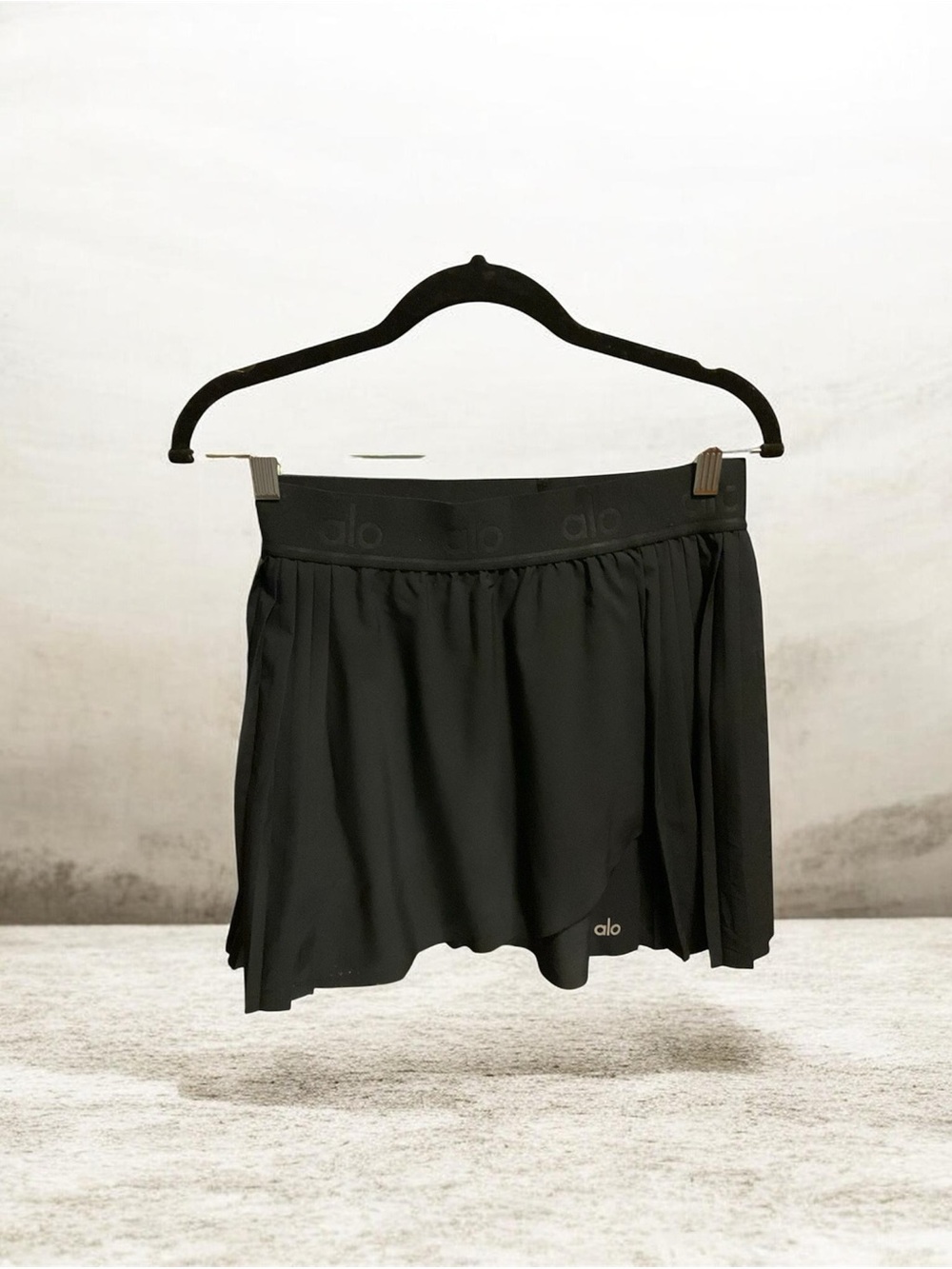 ALO Yoga Black Pleated Athletic Skirt - Picture 2 of 12